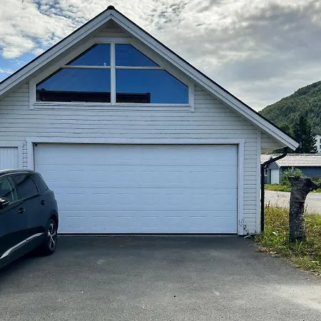 Apartmán For Groups & Families - Free Parking & Near Attractions *