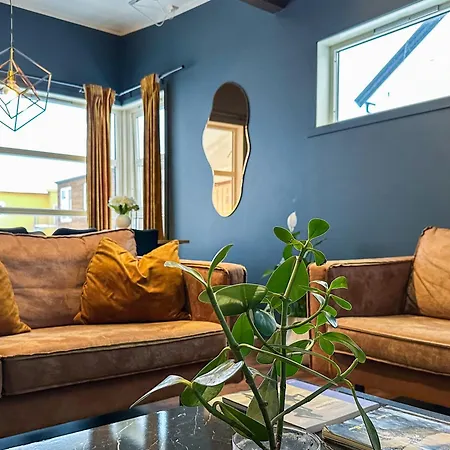 For Groups & Families - Free Parking & Near Attractions Tromsø