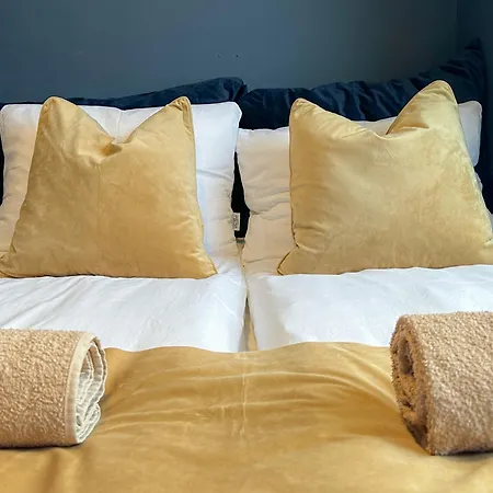 For Groups & Families - Free Parking & Near Attractions Apartment *